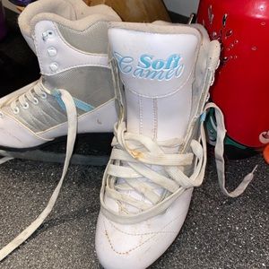 Soft cameo ice skates